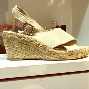 GAP sandals